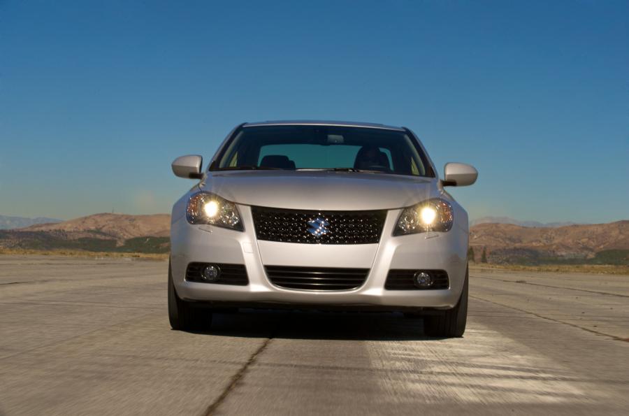  Suzuki Kizashi 2010 года  (фото 38 из 136)